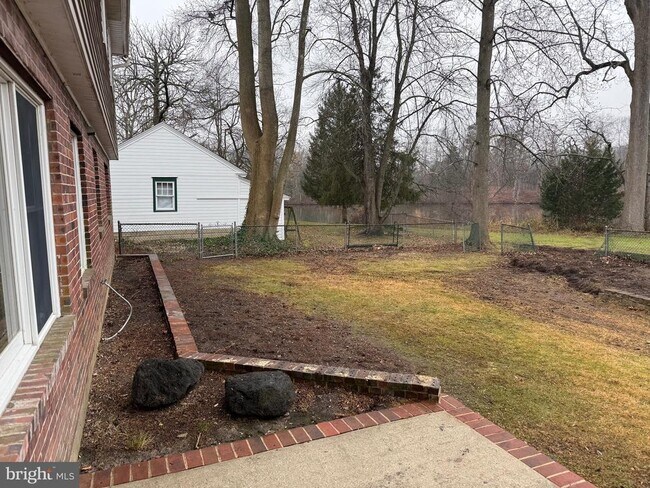 Building Photo - 448 Lake Ave