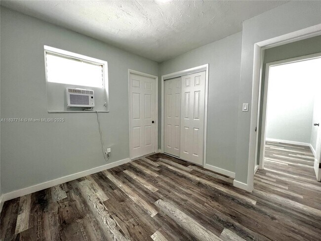 Building Photo - 808 NW 7th Terrace