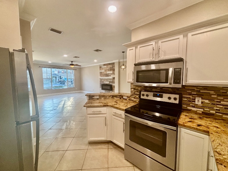 Building Photo - 13576 Forest Lake Dr