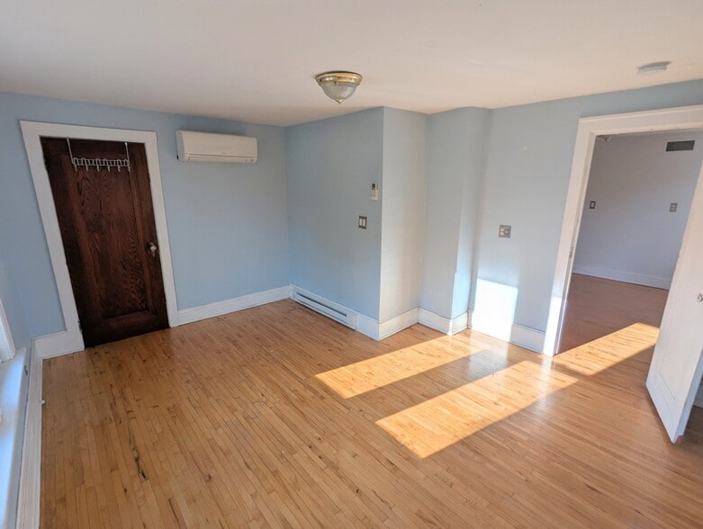 Building Photo - 423 Fillmore St NE