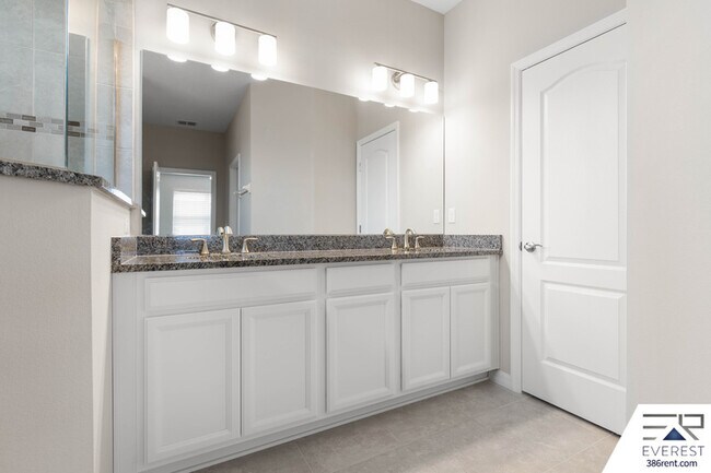 Building Photo - 12 Lysander Ln