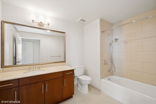 Building Photo - 850 N Lake Shore Dr
