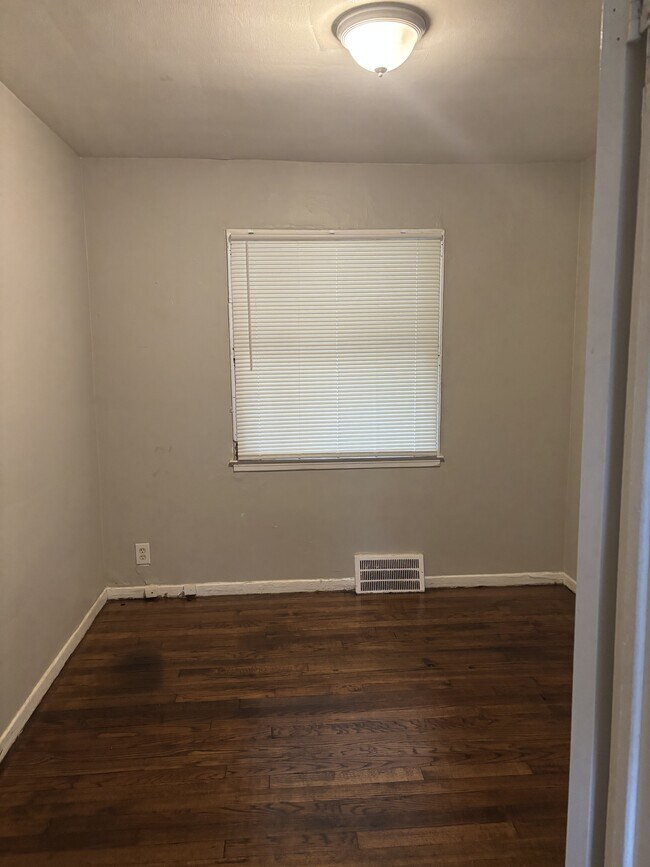 Building Photo - 19639 Moross Rd