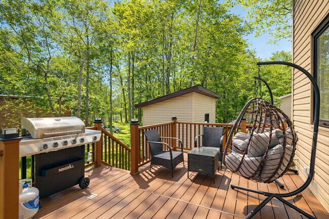 Building Photo - 2135 Rosemont Dr