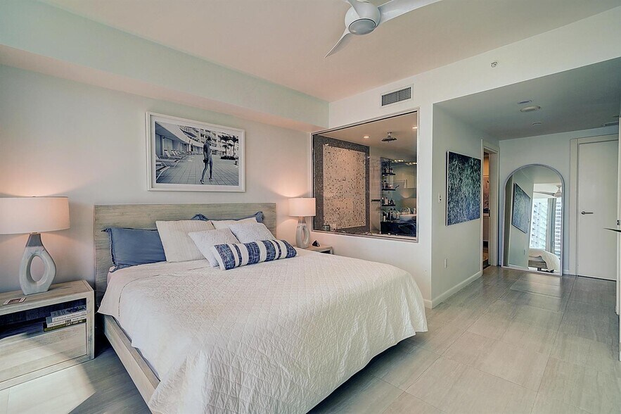 Building Photo - 200 Biscayne Boulevard Way