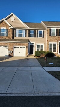 Building Photo - Spacious, Large, Luxury 3 Bedroom Townhouse in Hockessin, Delaware
