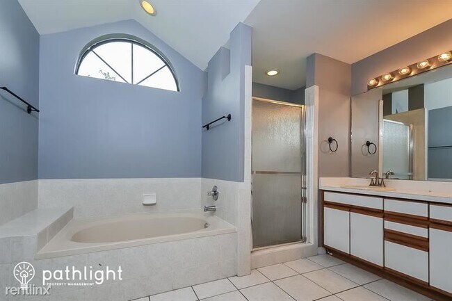 Building Photo - 4 br, 2 bath House - 3213 Stevenson Street...