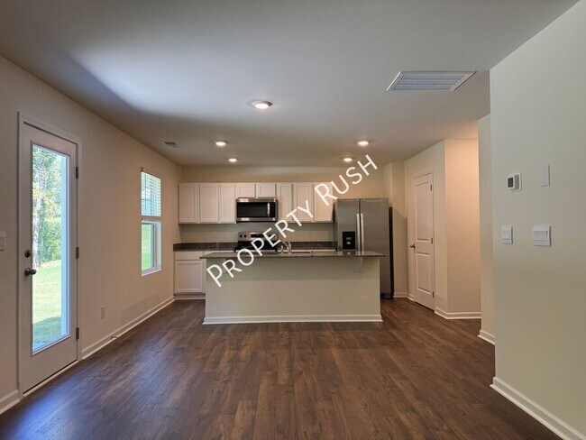 Building Photo - 327 Draft St