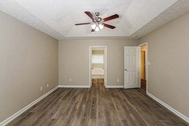 Building Photo - 7050 Silver Bend Overlook