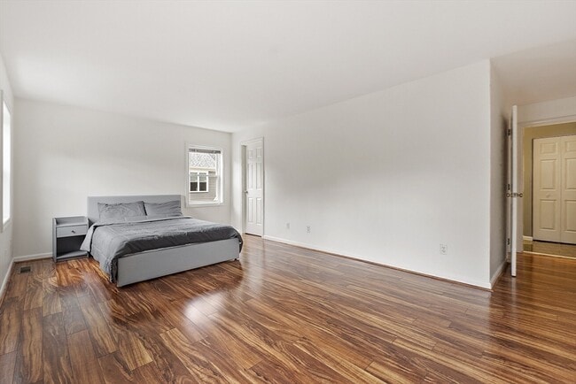 Building Photo - 5 Maple Ridge Dr