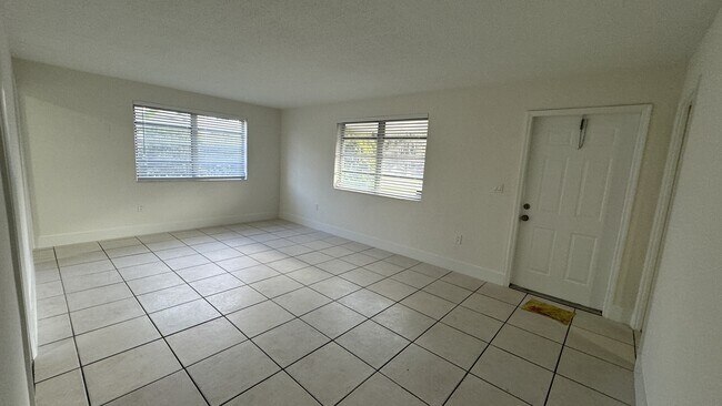 Building Photo - 840 S 63rd Ave
