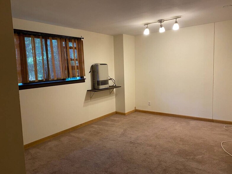 Building Photo - 50 Millrock Rd