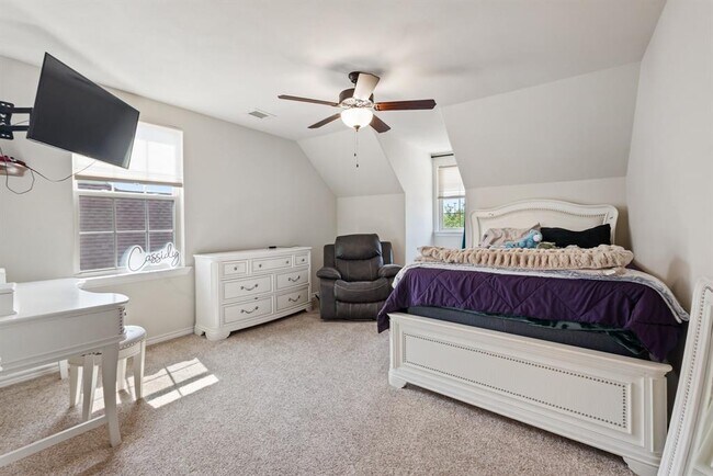 Building Photo - 1806 Lakeshore Cir