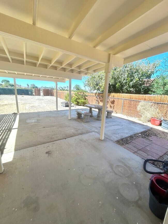 Building Photo - Spacious 3 Bedroom 2 Bathroom Home with Solar