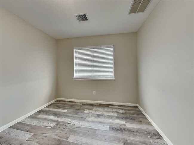 Building Photo - 3935 Mossy Spring Ln