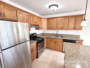 Building Photo - Updated Bright 1Bedroom 1Bathroom In Prime...