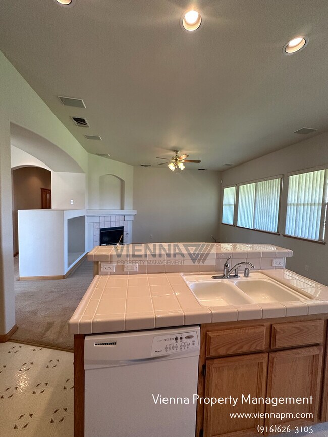 Building Photo - Gorgeous Lincoln Home in Great Neighborhood!