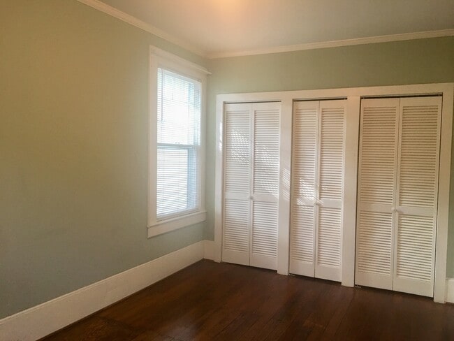 Building Photo - Charming and spacious 3 bedroom cottage in downtown Conway!