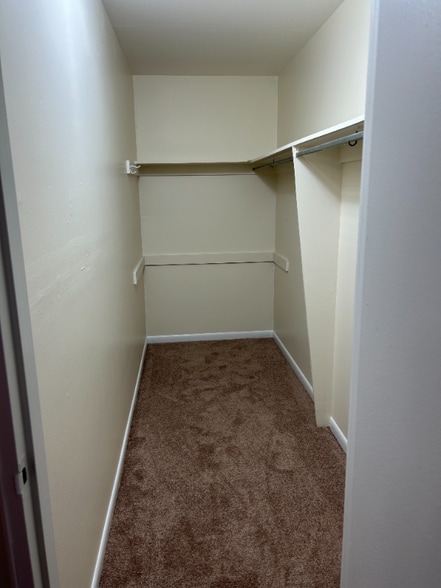 Building Photo - 422 Ringwood Ave