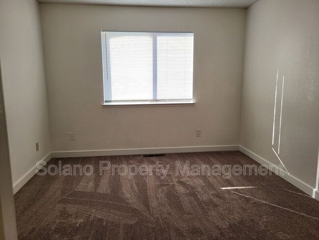 Building Photo - 1910 Grande Cir