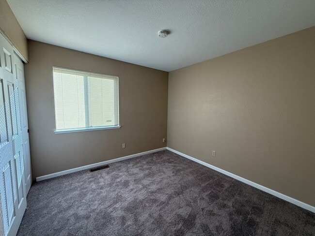 Building Photo - A Cute Single Quiet Court Home!
