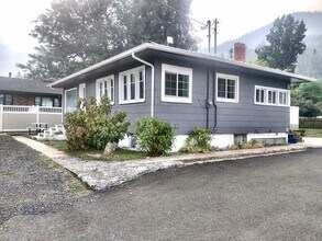 Building Photo - Charming Two-bedroom, One-bathroom home in Orofino, Idaho