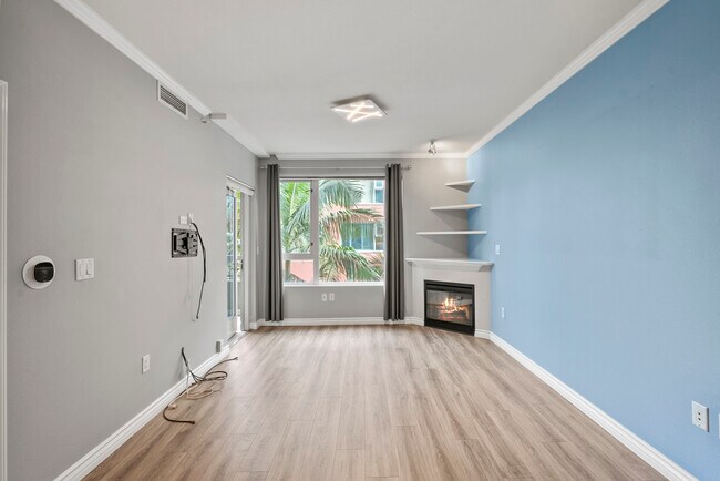 Building Photo - 300 W Beech St