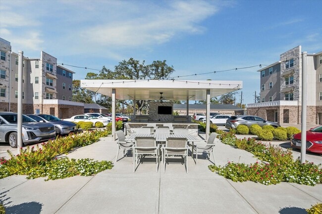 Building Photo - 6804 Westview Dr