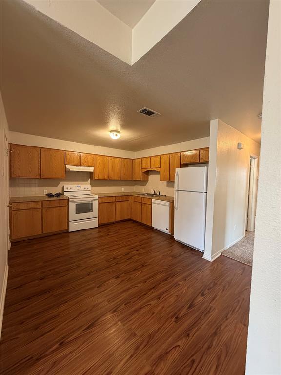 Building Photo - 503 Manhattan Dr