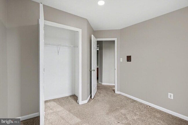 Building Photo - 2003 Paddle Boat Ln