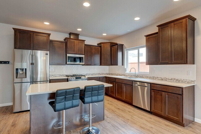 Building Photo - Beautiful Home in Newer Neighborhood