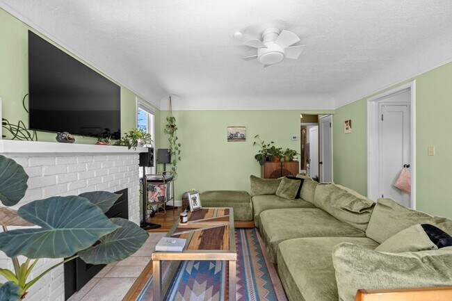 Building Photo - 2808 W Upton Ave