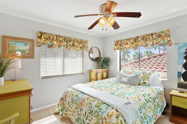 Building Photo - 208 W Saturn Ln