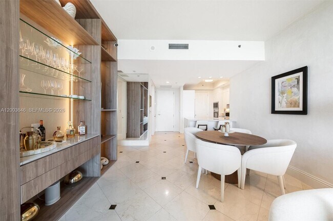 Building Photo - 100 South Pointe Dr