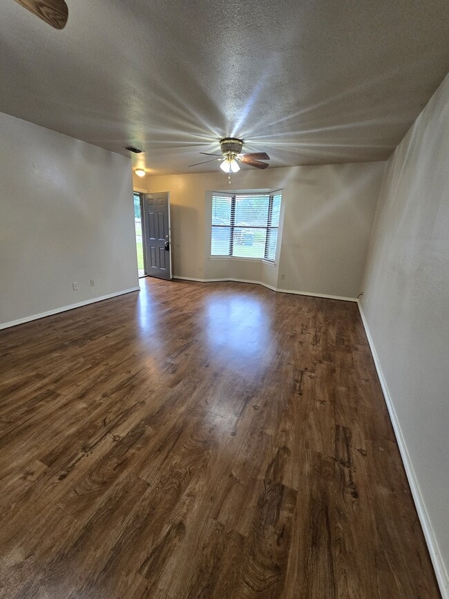 Building Photo - 16044 Pawnee Dr