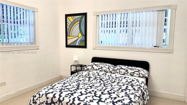 Building Photo - 1611 71st St