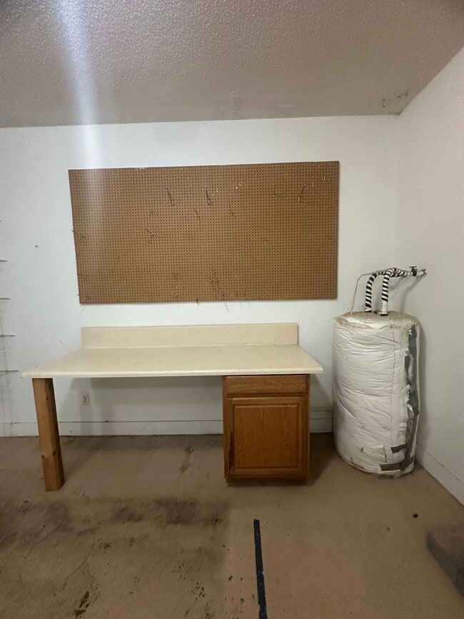 Building Photo - Tartan Pines Subdivision! Golf Course Comm...