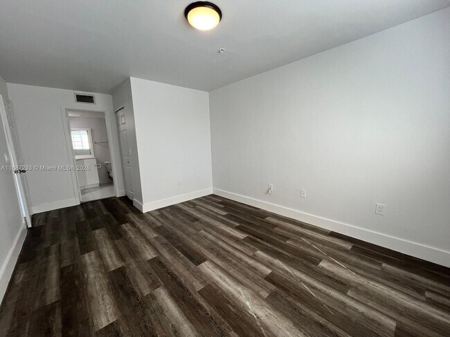 Building Photo - 655 SW 111th Way