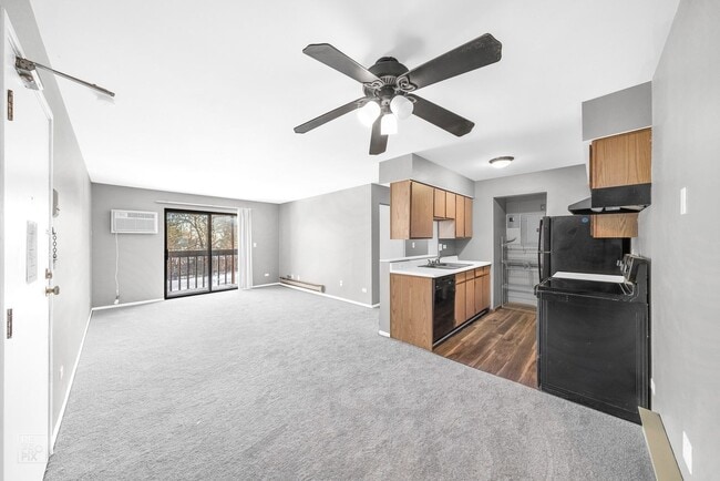 Building Photo - 2 Bedroom Condo in the Virginia Road Condominiums in Crystal Lake!