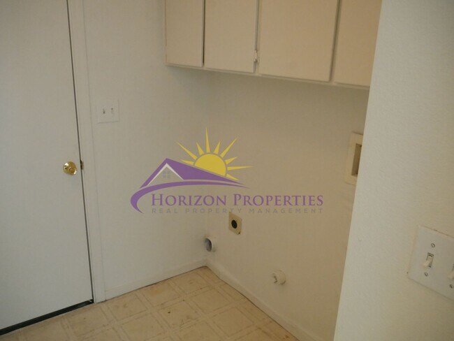 Building Photo - Two Story 4 Bed 3 Bath 1,863sqft Elk Grove Home in Laguna Park