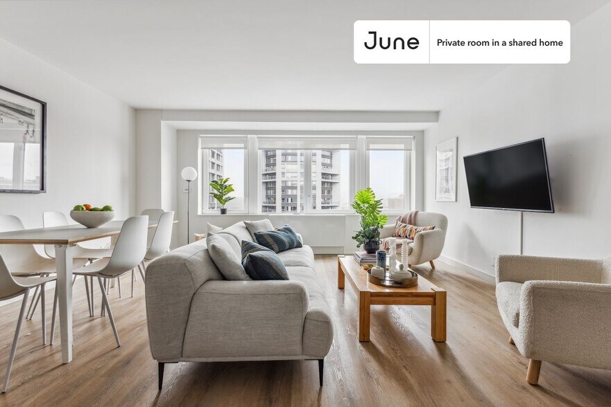 Building Photo - Vibrant ROOM at The Heritage House