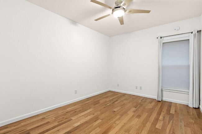 Building Photo - 1Bd/1Ba Edmonds Condo