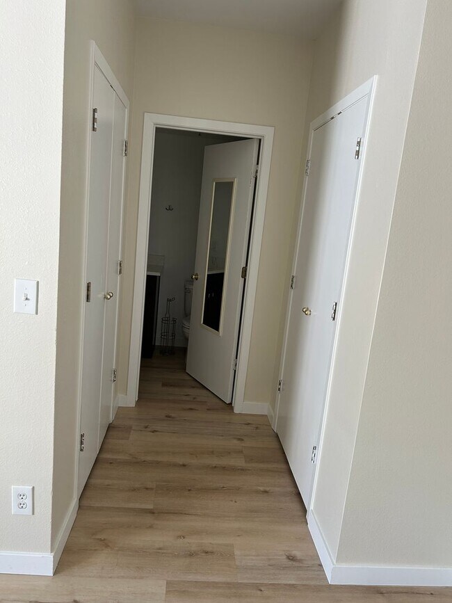 Building Photo - 543 S 900 E