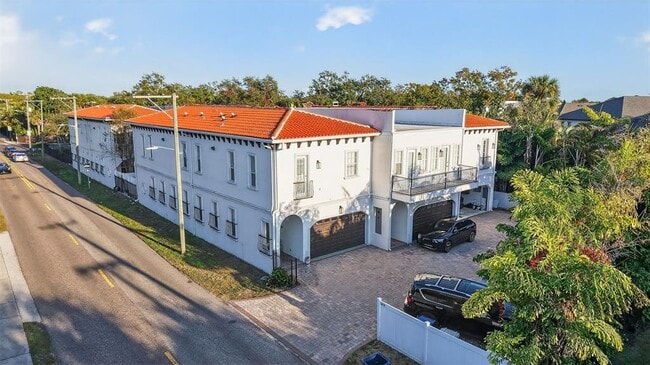 Building Photo - 5601 Bayshore Blvd