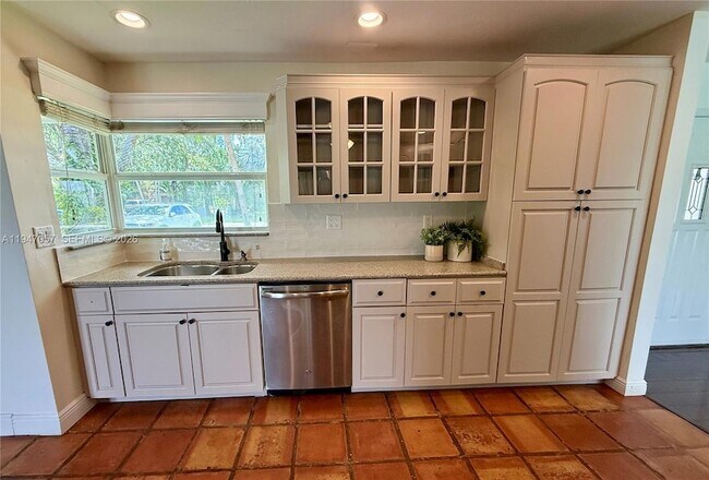 Building Photo - 12620 SW 114th Ave