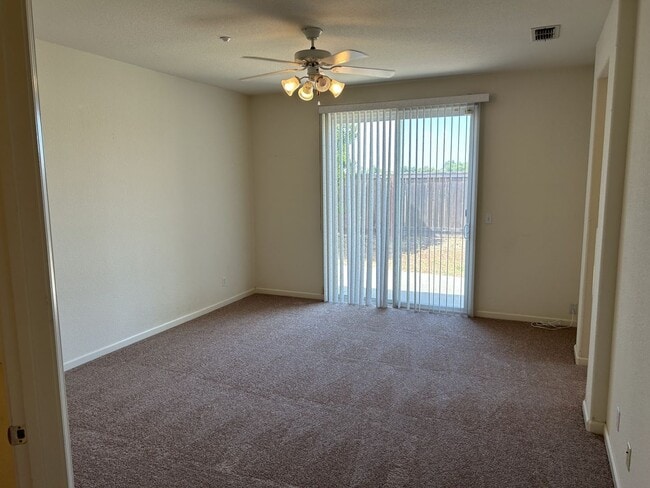 Building Photo - Gorgeous 3 Bedroom, 2 Bath Home in America...