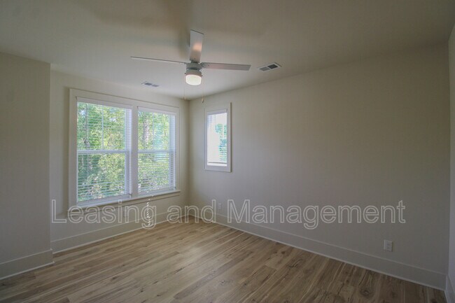 Building Photo - 3633 Happyland Blvd