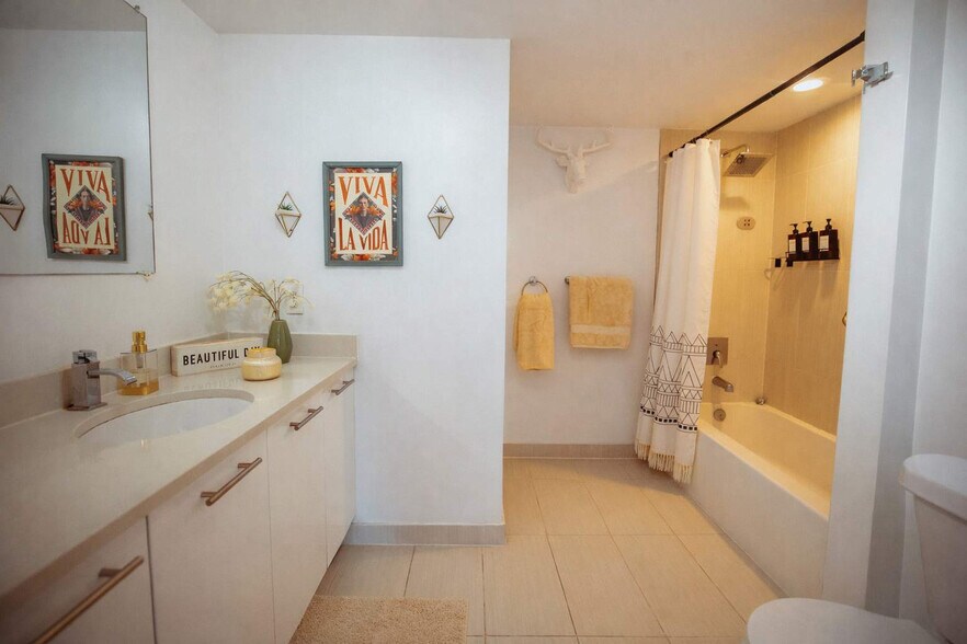 Building Photo - 3250 NE 1st Ave