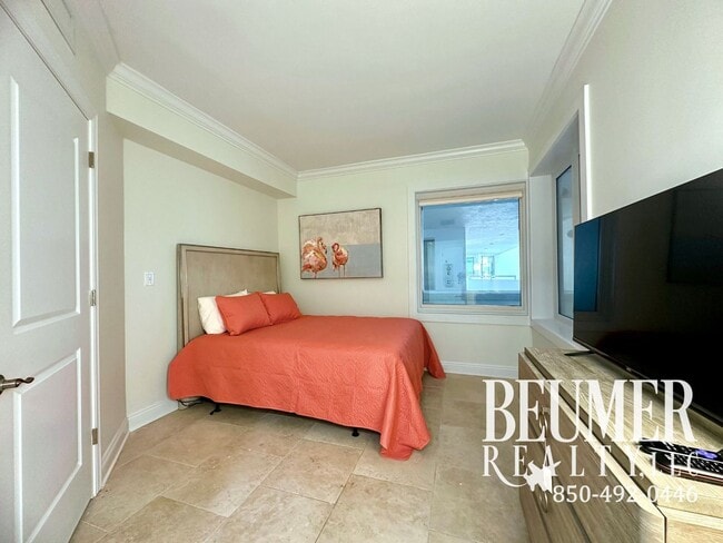 Building Photo - Upscale 3 BR 3 BA furnished Condo On the Gulf for 12 Month Lease