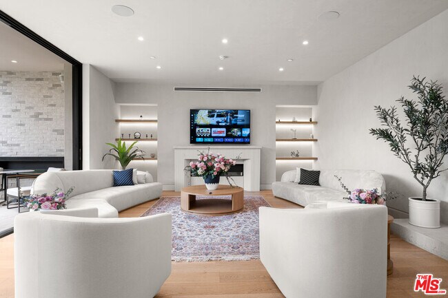 Building Photo - 4740 Sunnyslope Ave